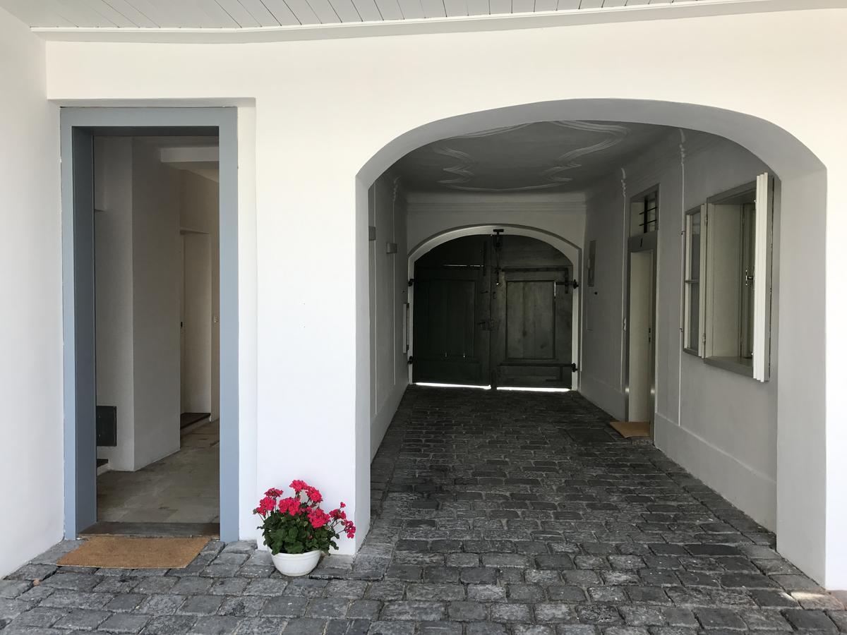 Boutique Hostel Zum Goldenen Kegel Vienna Exterior photo
