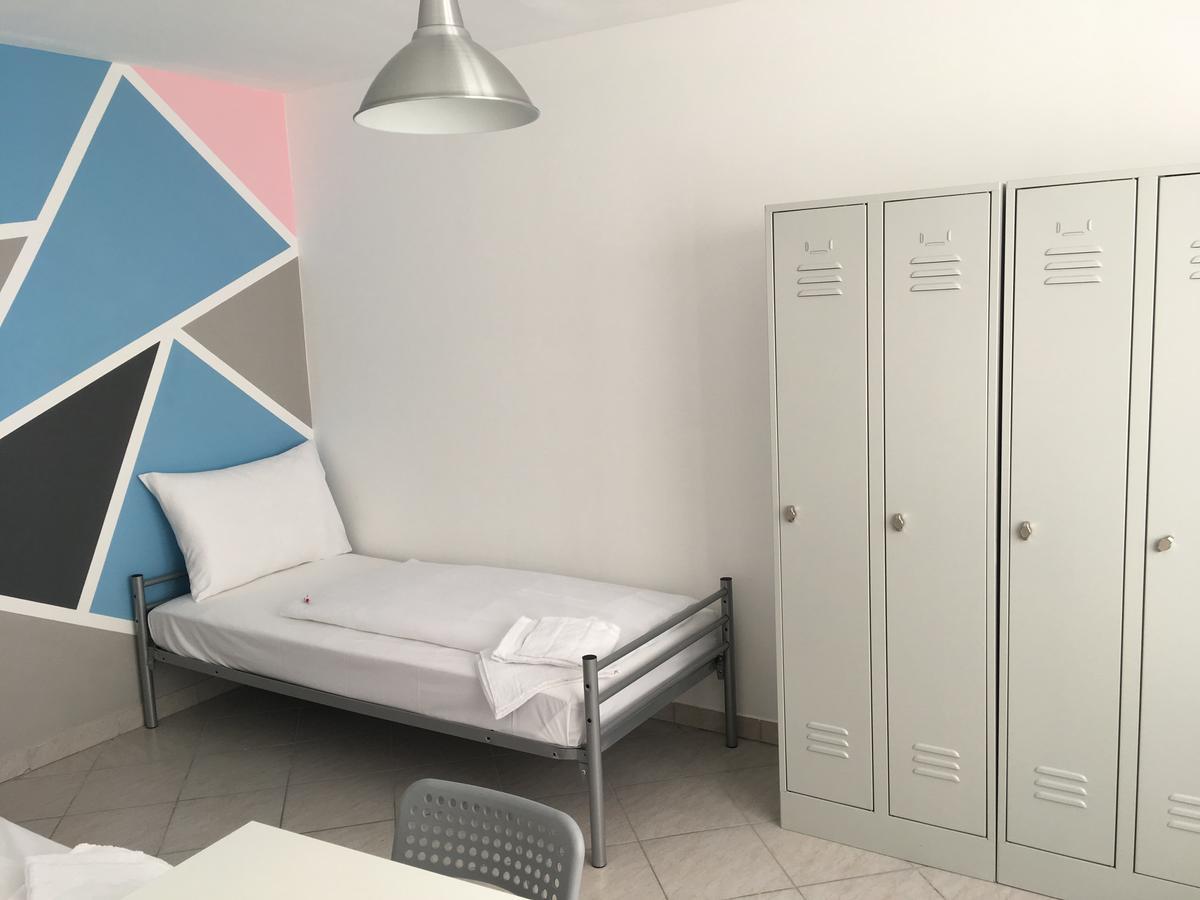 Boutique Hostel Zum Goldenen Kegel Vienna Exterior photo