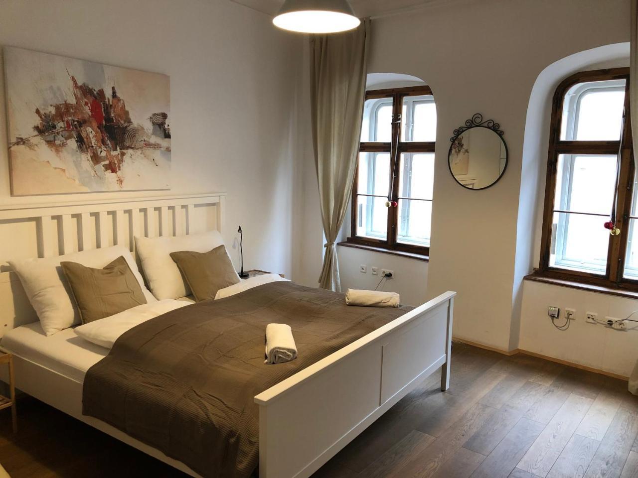 Boutique Hostel Zum Goldenen Kegel Vienna Exterior photo