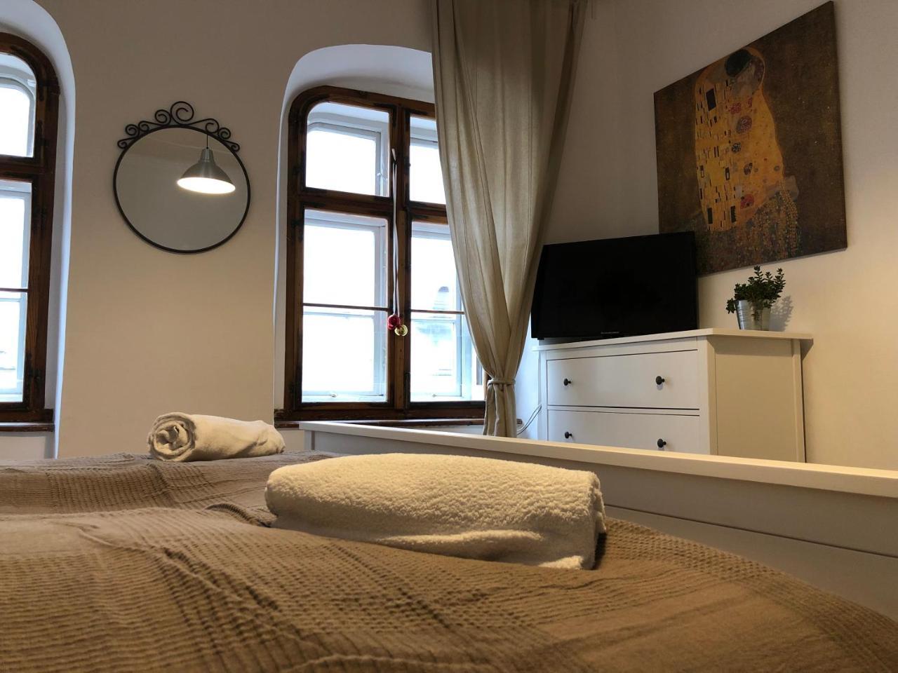 Boutique Hostel Zum Goldenen Kegel Vienna Exterior photo